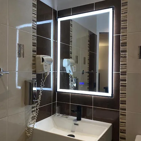 Hotel Luxor Bastille 2*