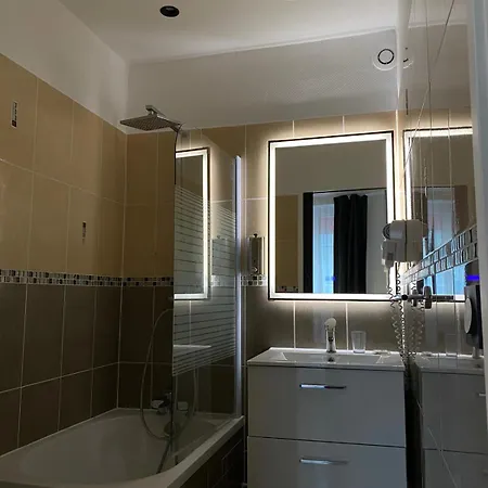 Hotel Luxor Bastille 2*