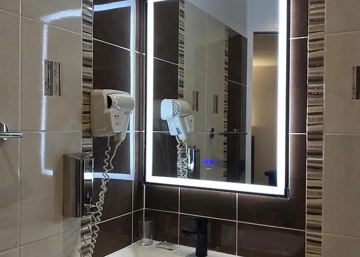 Hotel Luxor Bastille 2*